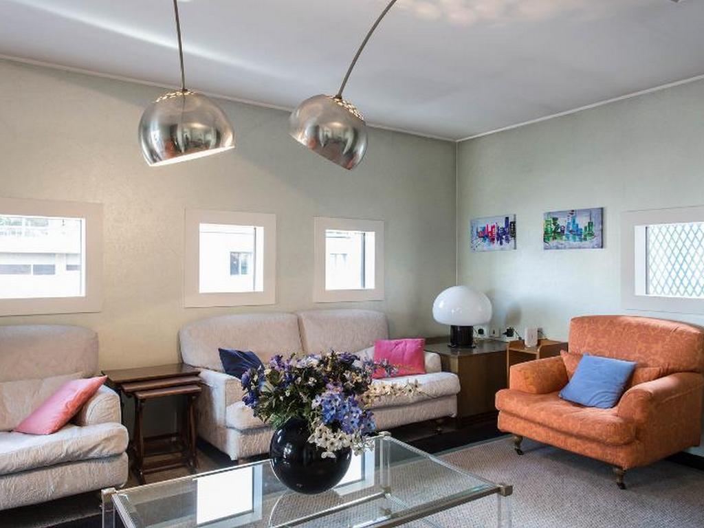 Roomy Apartment Duomo & San Babila ミラノ エクステリア 写真
