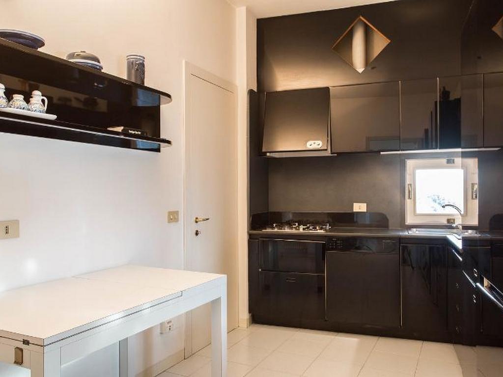 Roomy Apartment Duomo & San Babila ミラノ エクステリア 写真