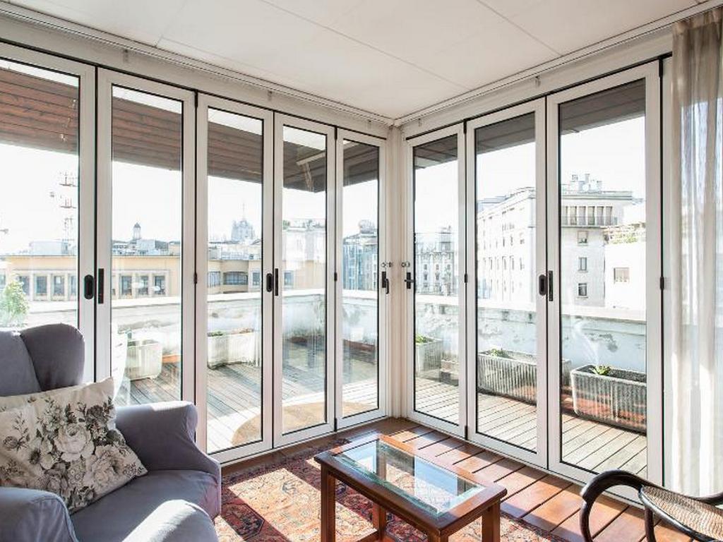 Roomy Apartment Duomo & San Babila ミラノ エクステリア 写真
