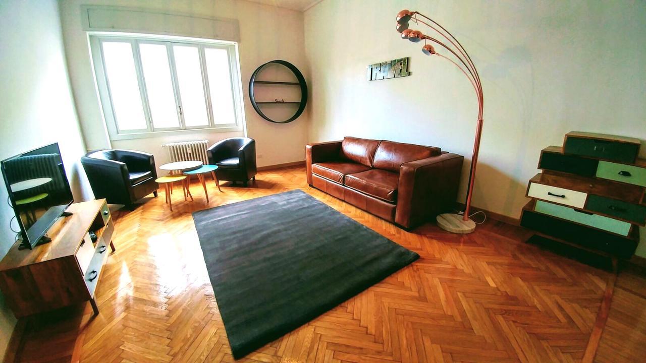 Roomy Apartment Duomo & San Babila ミラノ エクステリア 写真
