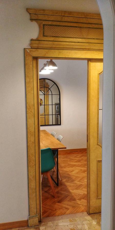 Roomy Apartment Duomo & San Babila ミラノ エクステリア 写真
