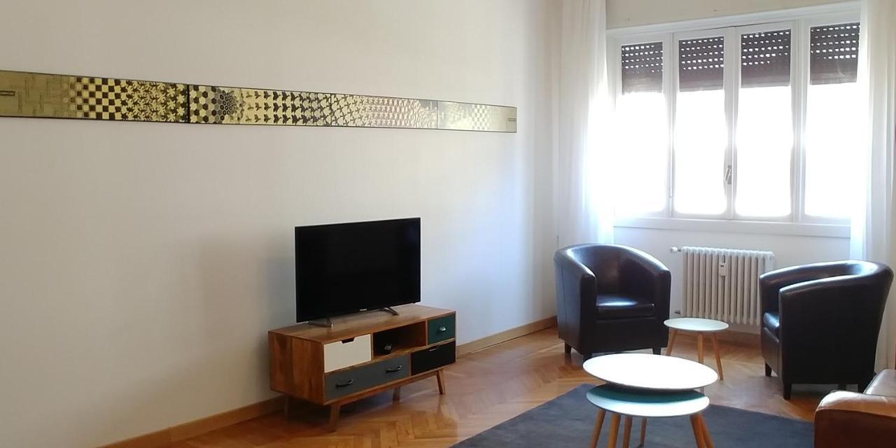 Roomy Apartment Duomo & San Babila ミラノ エクステリア 写真