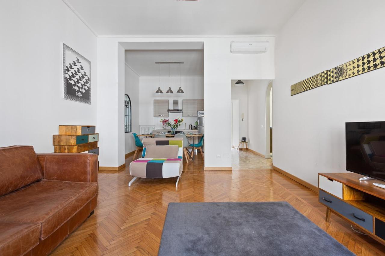 Roomy Apartment Duomo & San Babila ミラノ エクステリア 写真