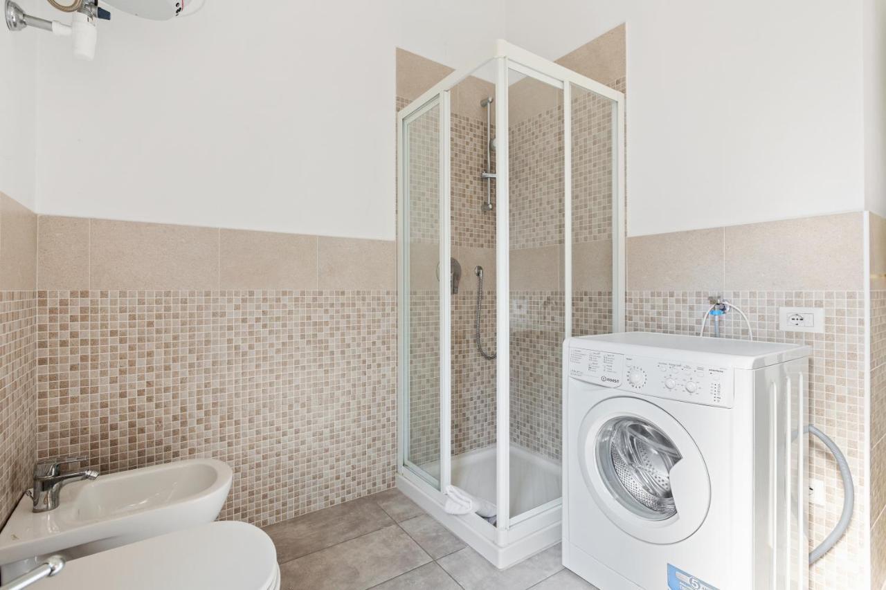 Roomy Apartment Duomo & San Babila ミラノ エクステリア 写真