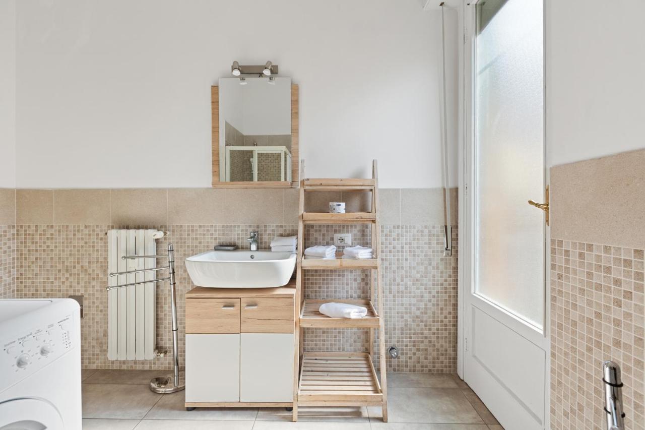 Roomy Apartment Duomo & San Babila ミラノ エクステリア 写真