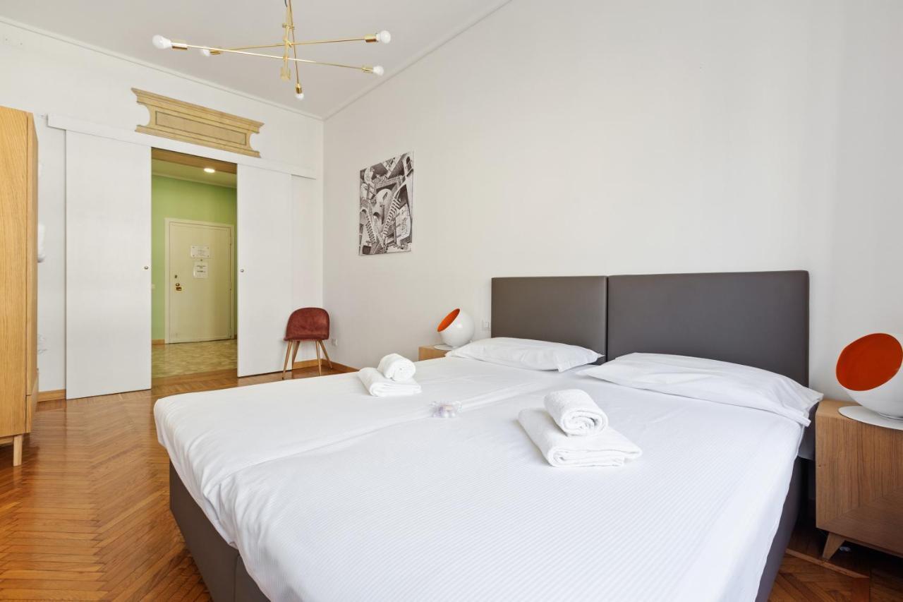 Roomy Apartment Duomo & San Babila ミラノ エクステリア 写真