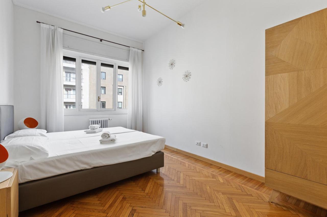 Roomy Apartment Duomo & San Babila ミラノ エクステリア 写真