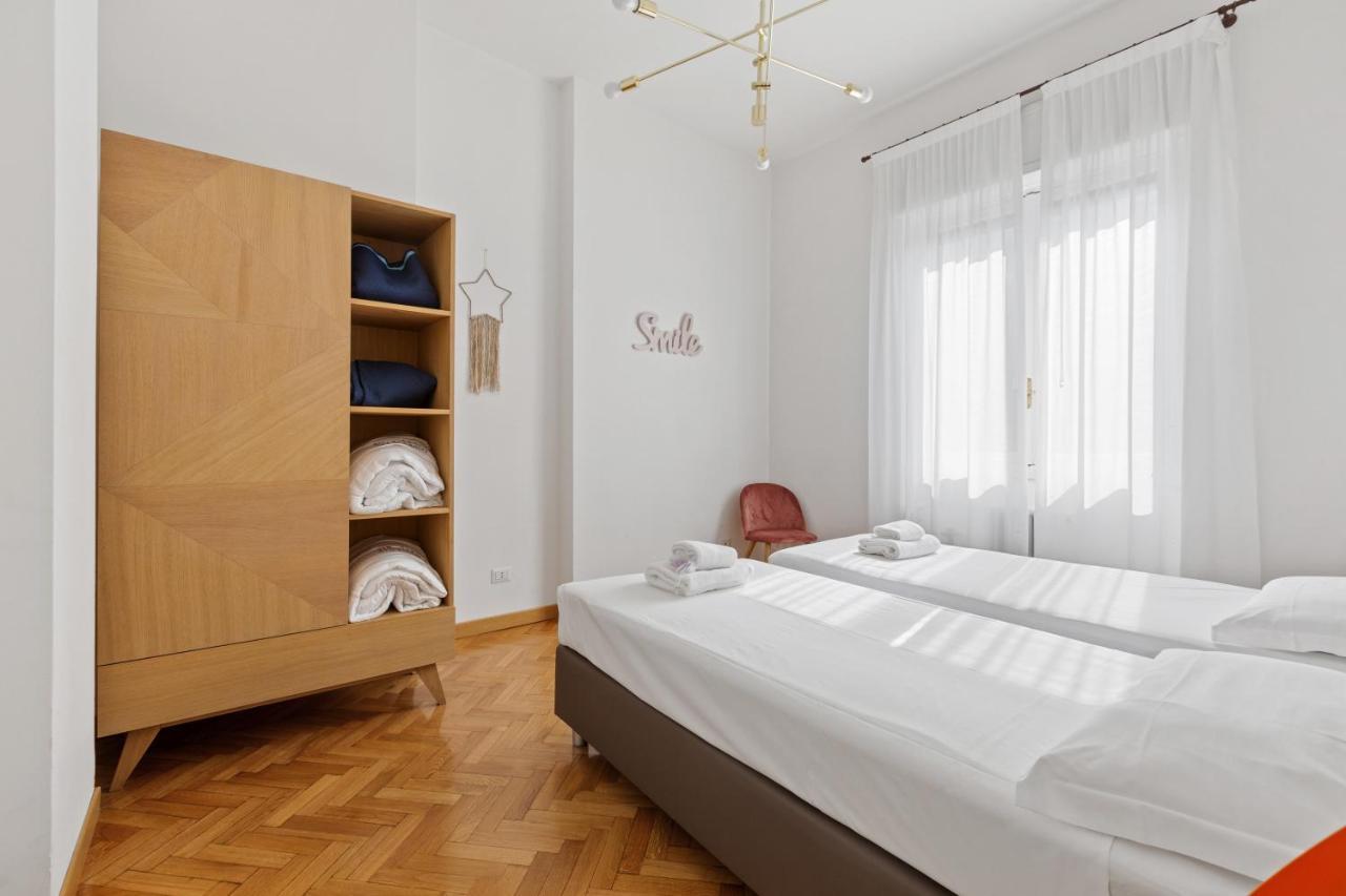 Roomy Apartment Duomo & San Babila ミラノ エクステリア 写真